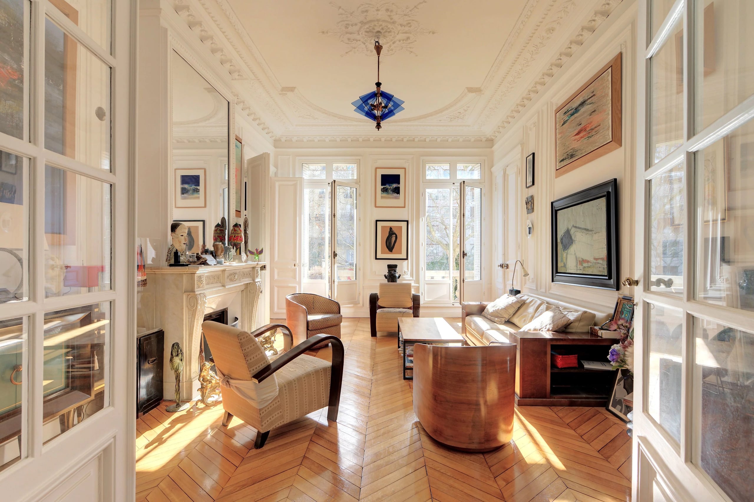 PARIS 9 – APPARTEMENT / 2-4 CHAMBRES