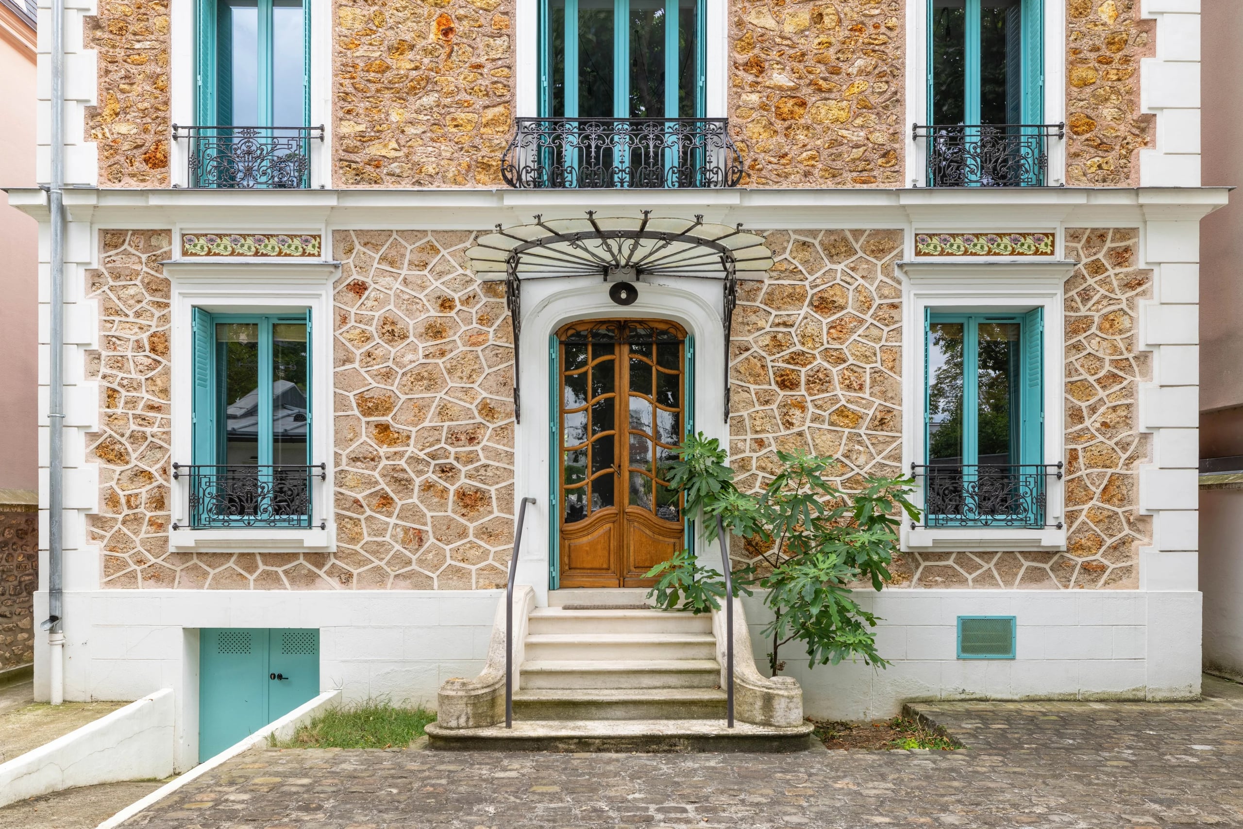 Meulière de charme familiale sur terrain constructible